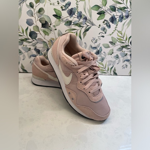 Beautiful‎ Light Pink Venture Runner Women Size 7 - Picture 3 of 11